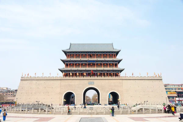GANSU, CHINA - Apr 08 2015: South Wall Gate. a famous historic site in Wuwei, Gansu, China. — Stock Photo, Image
