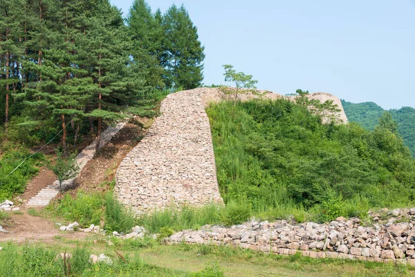 JILIN, CINA - 27 lug 2015: Wandu Mountain City (patrimonio mondiale dell'UNESCO). è stata la seconda capitale del regno di Koguryo a Ji'an, Jilin, Cina . — Foto Stock