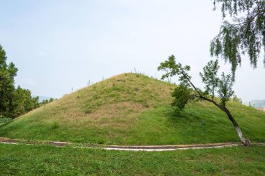 Jilin, Çin - 27 Temmuz 2015: Yu Shan aristokrat mezarlığı (Unesco Dünya Mirası). Koguryo Krallık Ji'an, Jilin, Çin'in ünlü tarihi bir site.