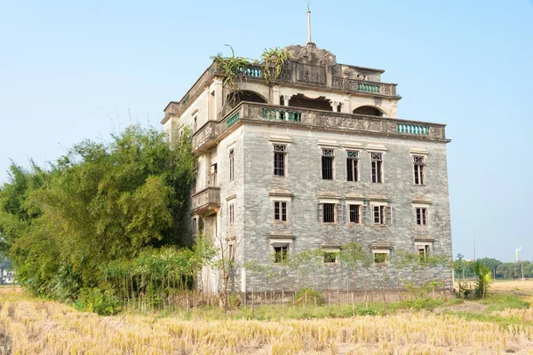 GUNAGDONG, CINA - 19 dicembre 2015: The Canada Village. Nel 1923, il villaggio fu costruito dai cinesi d'oltremare tornati dal Canada a Kaiping, Guangdong, Cina. . — Foto Stock