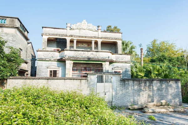 GUNAGDONG, CHINA - 19 dic 2015: The Canada Village. En 1923, el pueblo fue construido por los chinos de ultramar regresó de Canadá en Kaiping, Guangdong, China . —  Fotos de Stock