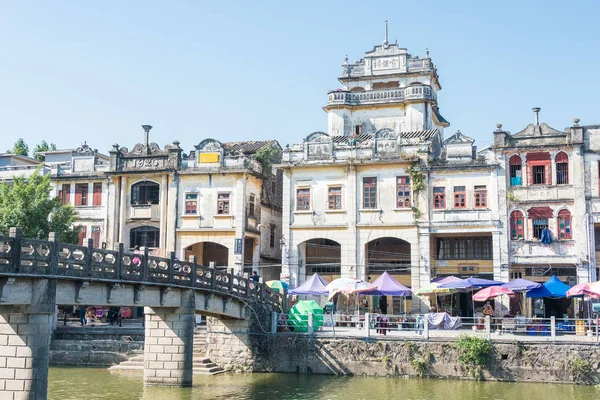 GUNAGDONG, CHINA - 17 dic 2015: Ciudad Vieja de Chikan. una famosa ciudad histórica y cultural nacional de China en Kaiping, Guangdong, China . — Foto de Stock