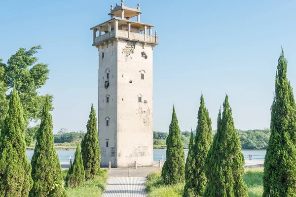 GUNAGDONG, CINA - 17 dicembre 2015: Nanlou Tower. un famoso sito storico nel Guangdong, Kaiping, Cina . — Foto Stock