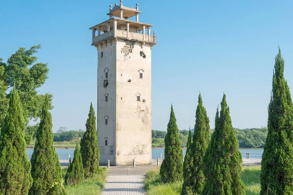 GUNAGDONG, CINA - 17 dicembre 2015: Nanlou Tower. un famoso sito storico nel Guangdong, Kaiping, Cina . — Foto Stock