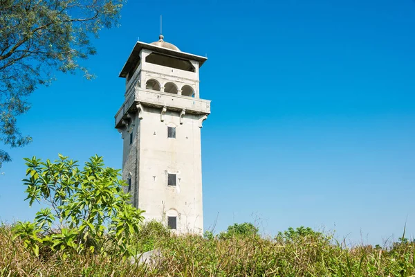 GUNAGDONG, CINA - 17 dicembre 2015: La Torre di Guardia del Clan Fang del villaggio di Zili (patrimonio mondiale dell'UNESCO). un famoso sito storico a Kaiping, Guangdong, Cina . — Foto Stock