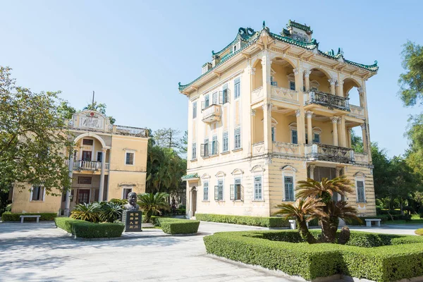 GUNAGDONG, CHINA - 17 dic 2015: Li Garden (Liyuan). un sitio histórico famoso en Kaiping, Guangdong, China . —  Fotos de Stock