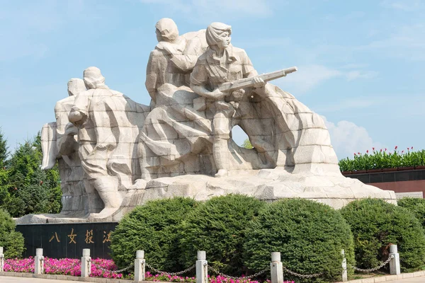 HEILONGJIANG, CHINA - Jul 22 2015: Eight Heroines Statues at Jiangbin Park. a famous historic site in Mudanjiang, Heilongjiang, China. — Stock Photo, Image