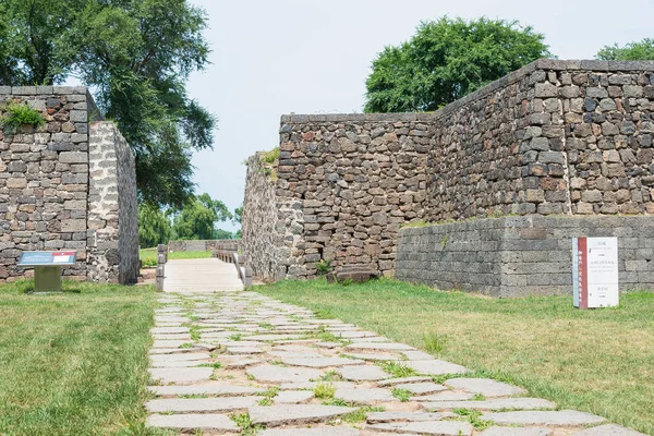 HEILONGJIANG, CHINA - Jul 23 2015: Shangjing Longquanfu of Bohai Kingdam Ruins. um local histórico famoso em Ning 'an, Heilongjiang, China . — Fotografia de Stock