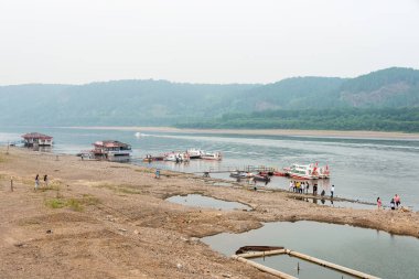 Heilongjiang, Çin - 18 Temmuz 2015: Amur Nehri Beiji Köyü (Arctic Köyü). ünlü bir manzara Mohe County, Heilongjiang, Çin.