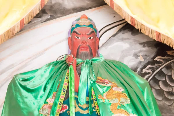 Shanxi, Čína - Srp 2015 23: Vyhýbat se Guanyu socha na císaře Tomb Soenic místo. slavné historické místo v Yuncheng, Shanxi, Čína. — Stock fotografie