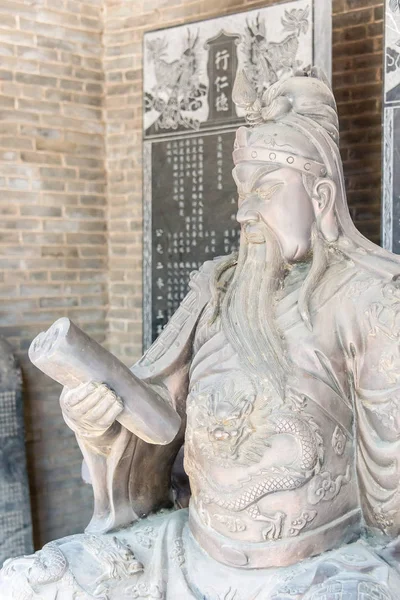SHANXI, CHINA - 24 de agosto de 2015: Estatua de Guanyu en el Templo Changping Guandi. un sitio histórico famoso en Yuncheng, Shanxi, China . —  Fotos de Stock