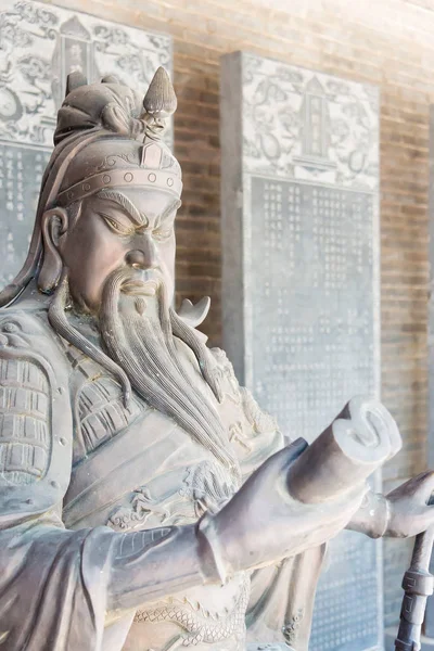 Shanxi, Çin - 24 Ağustos 2015: Changping Guandi Tapınağı'nda Guanyu heykeli. Yuncheng, Shanxi, Çin ünlü tarihi bir site.