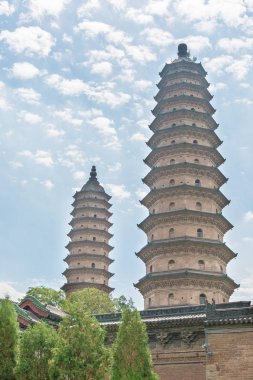 Shanxi, Çin - 11 Eylül 2015: İkiz Pagoda Tapınağı (Yongzuo Tapınağı). Taiyuan Shanxi, Çin ünlü tarihi bir site.