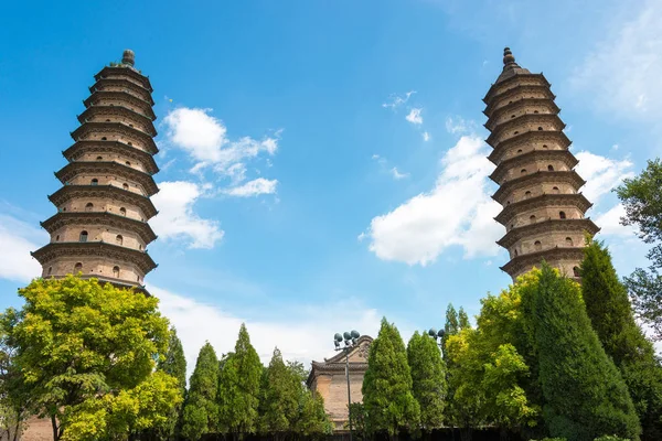 SHANXI, CHINA -  Sept 11 2015: Twin Pagoda Temple (Yongzuo Temple). a famous historic site in Taiyuan, Shanxi, China. — Stock Photo, Image