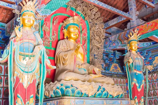 Duofu 寺で仏の彫像の山西省、中国 - 2015 年 9 月 12 日:太原、山西省、中国で有名な史跡. — ストック写真