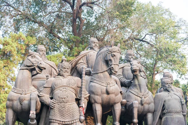 ШАНКСИ, КИНА - 27 сентября 2015 года: Статуи Ли Шимина и генералов в храме Цзиньси. знаменитое историческое место в Тайюань, Шаньси, Китай . — стоковое фото