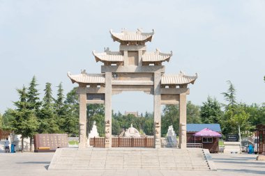 Shanxi, Çin - 23 Ağustos 2015: İmparator Shun mezar Soenic nokta. Yuncheng, Shanxi, Çin ünlü tarihi bir site.