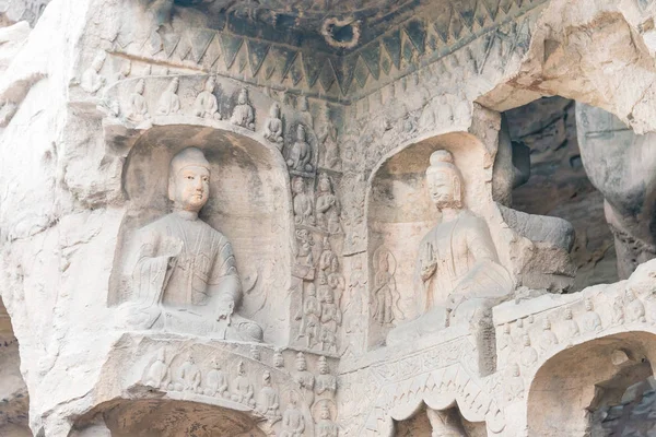 SHANXI, CHINA - 17 de setembro de 2015: Estátuas Budda em Yungang Grottoes (Patrimônio Mundial da UNESCO). um local histórico famoso em Datog, Shanxi, China . — Fotografia de Stock