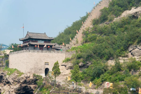 Shanxi, China - Sept 15 2015: Niangzi Pass(Niangziguan). werd beroemd als "de negende Pass op de grote muur" in Pingding, Yangquan, Shanxi, China. — Stockfoto