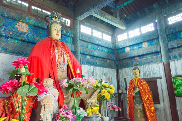 山西，中国-2015 年 9 月 15 日︰ 在 Niangzi Pass(Niangziguan) 的雕像。被称誉为"第九关在长城上"在山西省阳泉市平定. — 图库照片