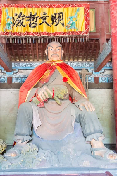 Shanxi, China - Aug 29 2015: Yao standbeeld op Yao tempel. een beroemde historische site in Linfen, Shanxi, China. — Stockfoto