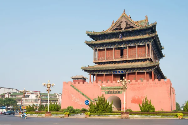 SHANXI, CHINA - 01 de setembro de 2015: Morning View of Lnfen Drums Tower. um local histórico famoso em Linfen, Shanxi, China . — Fotografia de Stock