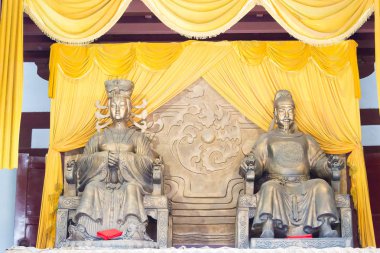 Sichuan, Çin - Mar 29 2015: Wu Zetian ve heykelleri İmparator Gong Huangze Tapınağı'nda. ünlü tarihi bir site Guangyuan, Sichuan, Çin.