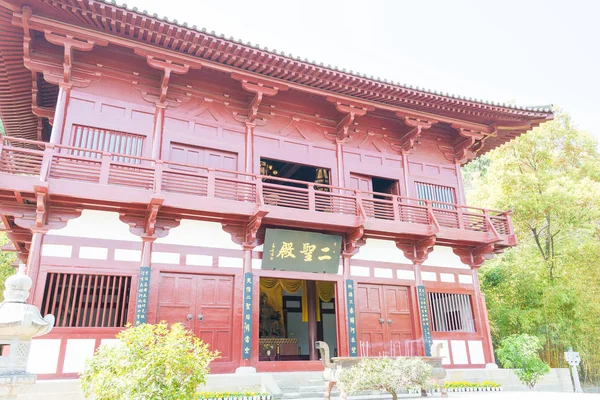 SICHUAN, CHINA - 29 de marzo de 2015: Templo Huangze. un sitio histórico famoso en Guangyuan, Sichuan, China . — Foto de Stock