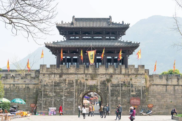 S '-čchuan, Čína - Mar 28 2015: Linqing Gate na Čao starověké město. slavné historické místo v Guangyuan, Sichuan, Čína. — Stock fotografie