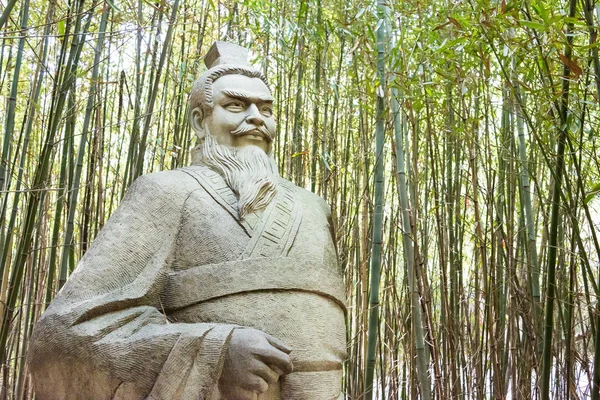 SICHUAN, CHINA - 28 de marzo de 2015: Estatua de Fei Yi en la Ciudad Antigua de Zhaohua. un sitio histórico famoso en Guangyuan, Sichuan, China . — Foto de Stock