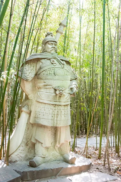 SICHUAN, CHINA - 28 de marzo de 2015: Estatua de Wei Yan en la Ciudad Antigua de Zhaohua. un sitio histórico famoso en Guangyuan, Sichuan, China . — Foto de Stock