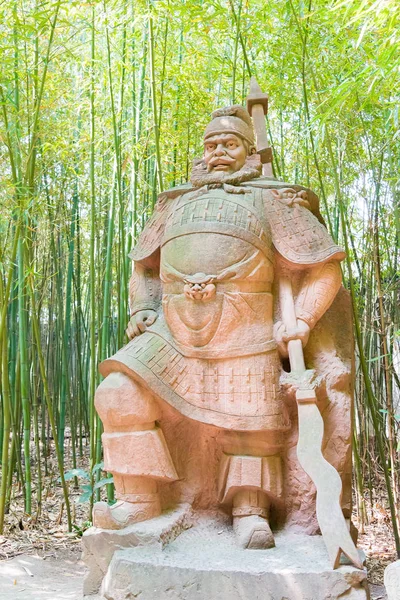 Sichuan, Kina - Mar 28 2015: Zhang Fei staty på Zhaohua Ancient Town. en berömd historisk plats i Guangyuan, Sichuan, Kina. — Stockfoto