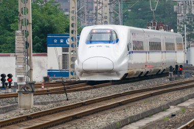 Sichuan, Çin - 08 Haziran 2015: Çin Demiryolları Crh2a Chengdu tren istasyonu, Sichuan, Çin. Çin demiryolu ağda kullanılan Crh2a.