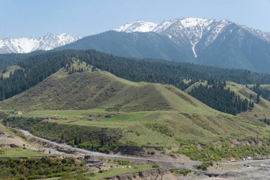 Doğu Türkistan, Çin - 10 Mayıs 2015: Sincan Tianshan. Urumçi, Xinjiang, China ünlü bir manzarada.