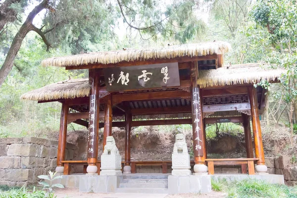 SICHUAN, CHINA - Mar 27 2015: Cuiyun Corridor Scenic Area. Cuiyun Corridor is a section of the Ancient Shu Path in Guangyuan, Sichuan, China. — Stock Photo, Image