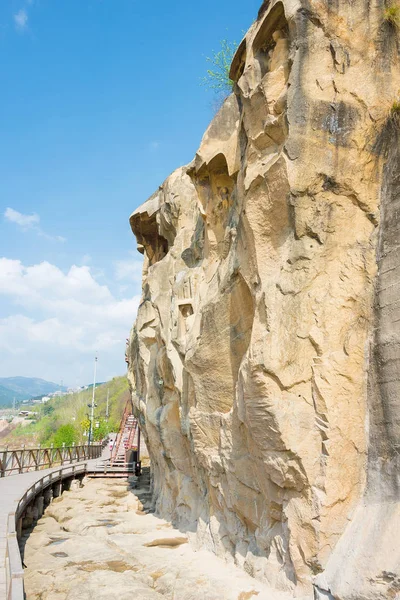 Sichuan, Çin - Mar 29 2015: Qianfoya doğal alan Jinniu yolu sitesi. bir ünlü antik Jianmen Shu yolun Guangyuan, Sichuan, Çin. — Stok fotoğraf