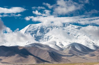 XINJIANG, CHINA - May 21 2015: Karakul Lake. a famous landscape on the Karakoram Highway in Pamir Mountains, Akto County,Kizilsu Kirghiz Autonomous Prefecture, Xinjiang, China. clipart