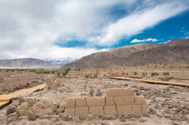Doğu Türkistan, Çin - 21 Mayıs 2015: Taş şehir sitesi Taşkurgan. Pamir Dağları, Taşkurgan, Kaşgar, Doğu Türkistan, Çin ünlü tarihi bir site.