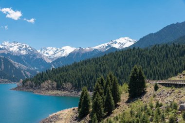 Doğu Türkistan, Çin - 09 Mayıs 2015: Cennet Gölü, Tian Shan(Tianchi). ünlü bir dünya mirası sit alanı Fukang, Sanci, Doğu Türkistan, Çin.