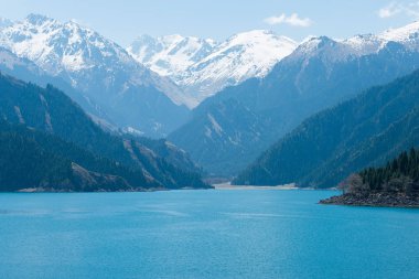 Doğu Türkistan, Çin - 09 Mayıs 2015: Cennet Gölü, Tian Shan(Tianchi). ünlü bir dünya mirası sit alanı Fukang, Sanci, Doğu Türkistan, Çin.