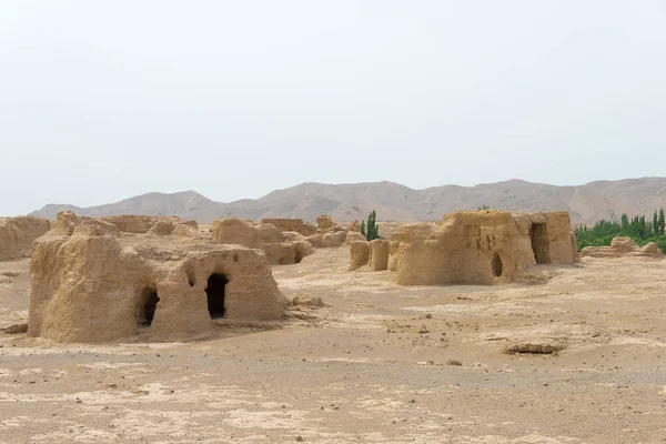 XINJIANG, CHINA - 04 de mayo de 2015: Sitio de la ciudad de Yar (ruinas de Jiaohe). a famous World Heritage Sites in Turpan, Xinjiang, China . — Foto de Stock