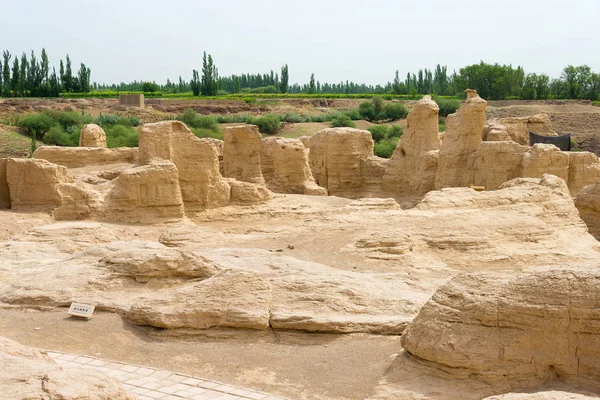 XINJIANG, CHINA - 04 de mayo de 2015: Sitio de la ciudad de Yar (ruinas de Jiaohe). a famous World Heritage Sites in Turpan, Xinjiang, China . — Foto de Stock