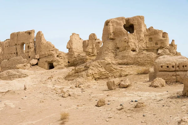 XINJIANG, CHINA - 04 de mayo de 2015: Sitio de la ciudad de Yar (ruinas de Jiaohe). a famous World Heritage Sites in Turpan, Xinjiang, China . — Foto de Stock