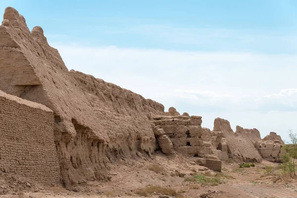 XINJIANG, CHINA - 06 de mayo de 2015: Qocho (Gaochang) Ruinas de la ciudad. a famous World Heritage Sites in Turpan, Xinjiang, China . — Foto de Stock