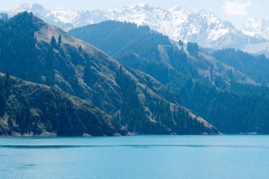 Doğu Türkistan, Çin - 09 Mayıs 2015: Cennet Gölü, Tian Shan(Tianchi). ünlü bir dünya mirası sit alanı Fukang, Sanci, Doğu Türkistan, Çin.