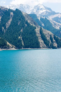 Doğu Türkistan, Çin - 09 Mayıs 2015: Cennet Gölü, Tian Shan(Tianchi). ünlü bir dünya mirası sit alanı Fukang, Sanci, Doğu Türkistan, Çin.
