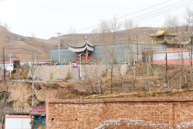 Qinghai, Çin - 03 Nisan 2015: 14th Dalai Lama doğum yeri Taktser köyde. Haidong, Qinghai, Çin için 1935 yılında 14th Dalai Budist rahip doğum yeri olarak ün kazandı Taktser Köyü.