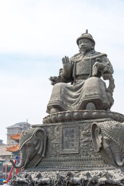 İç Moğolistan, Çin - 13 Ağustos 2015: Altan Karaca (Alatan Khan) Dazhao rahipleri heykeli. Hohhot, Inner Mongolia, China içinde ünlü tarihi bir site.