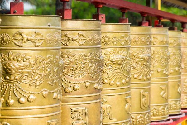 INNER MONGOLIA, CHINA - 13 ago 2015: Rueda de oración en el Templo Xilitu Zhao (Shiretu Juu). un sitio histórico famoso en Hohhot, Mongolia Interior, China . —  Fotos de Stock