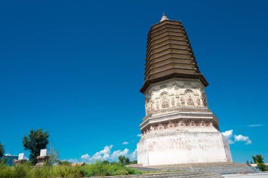 İç Moğolistan, Çin - 08 Ağustos 2015: Daming Pagoda(Damingta) sitesinde Liao Hanedanı'nın orta sermaye. ünlü tarihi bir site Ningcheng, Chifeng, İç Moğolistan, Çin.